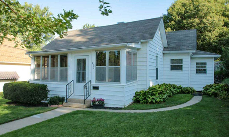 717 37th St, Sioux City - $135,000